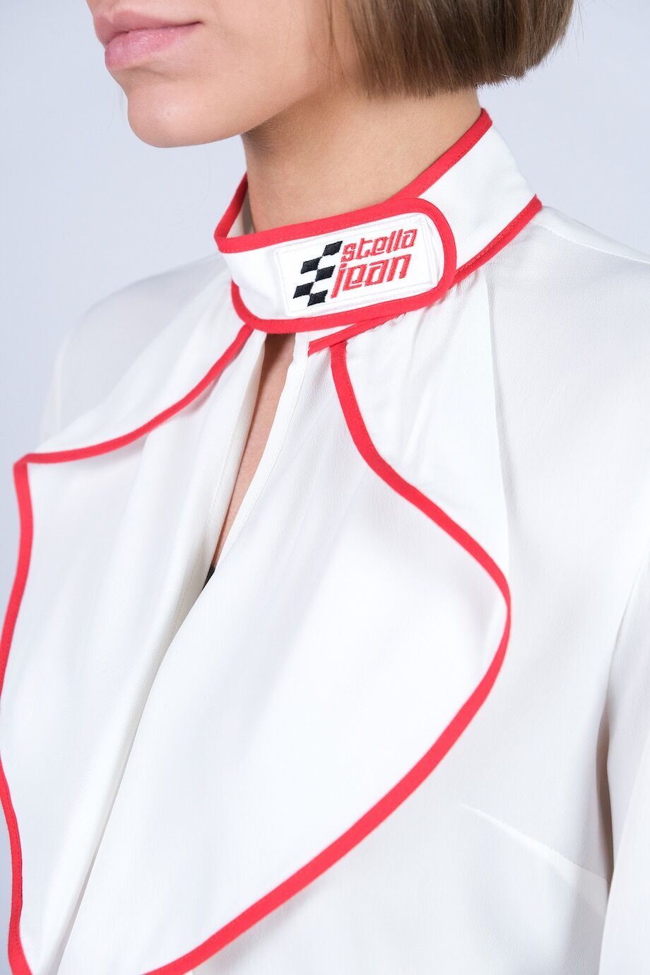 image 4 Блуза белого цвета с красным кантом