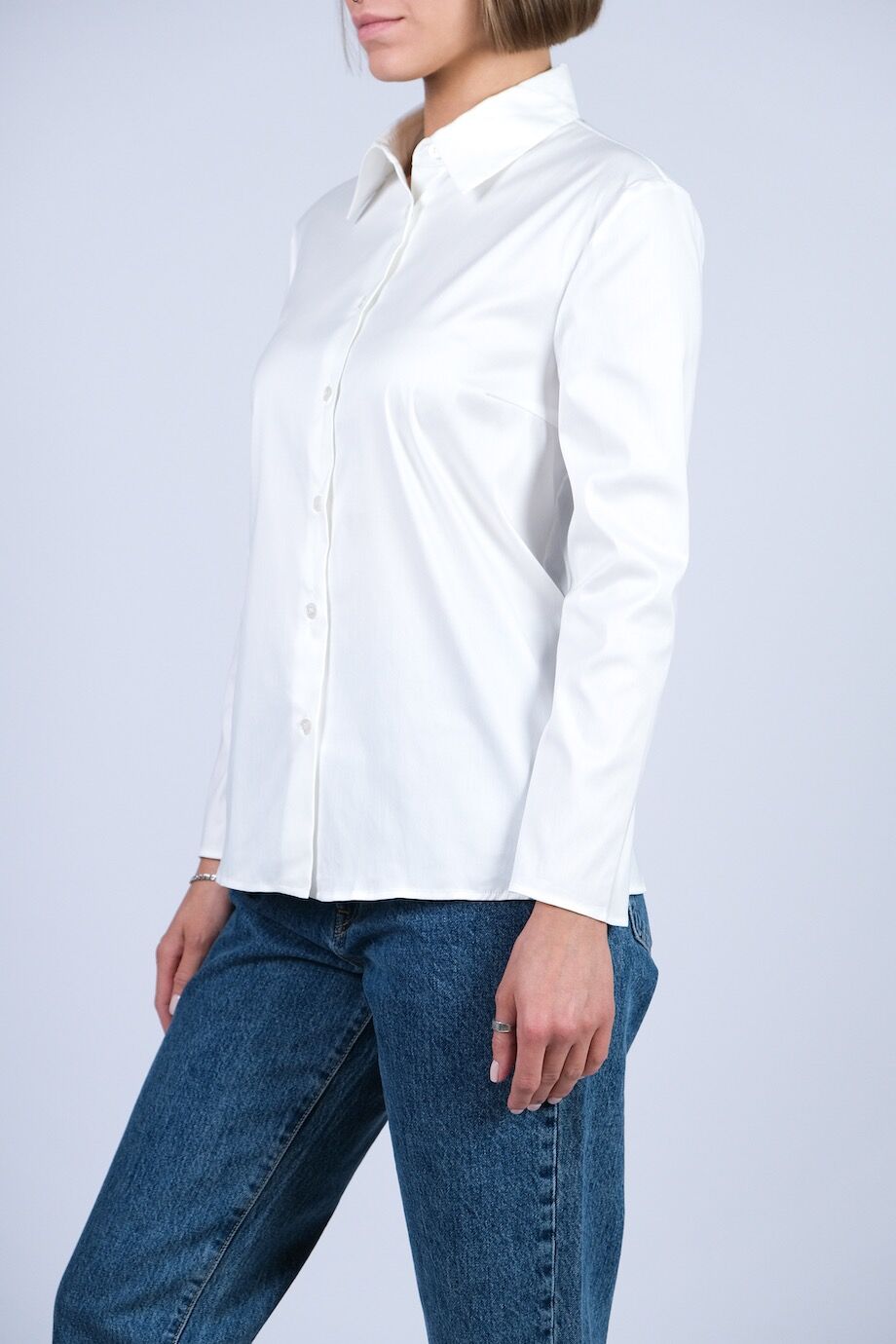image 2 Рубашка белого цвета с поясом