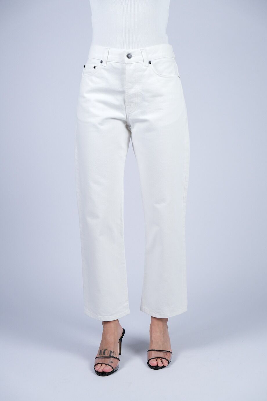 image 2 Укороченные джинсы белого цвета