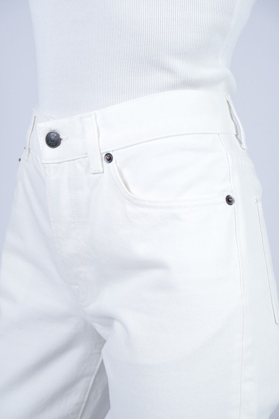 image 5 Укороченные джинсы белого цвета