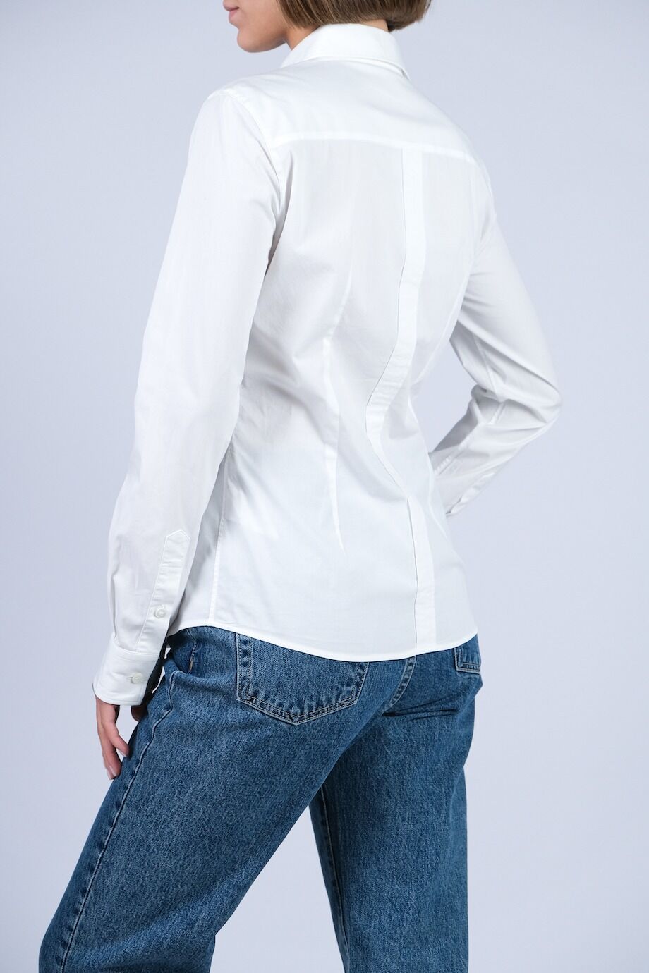 image 3 Рубашка белого цвета с выточками