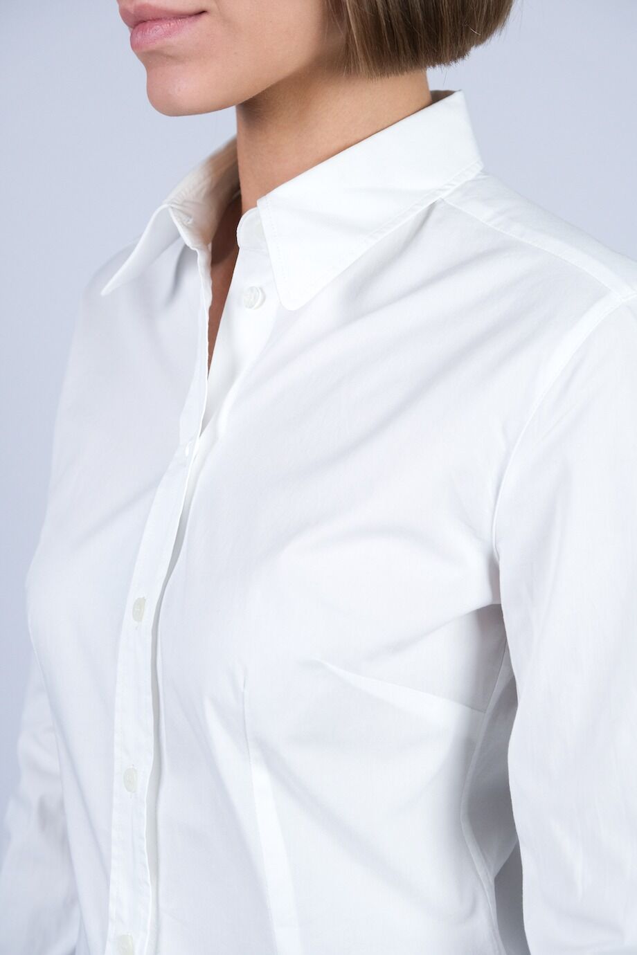 image 4 Рубашка белого цвета с выточками