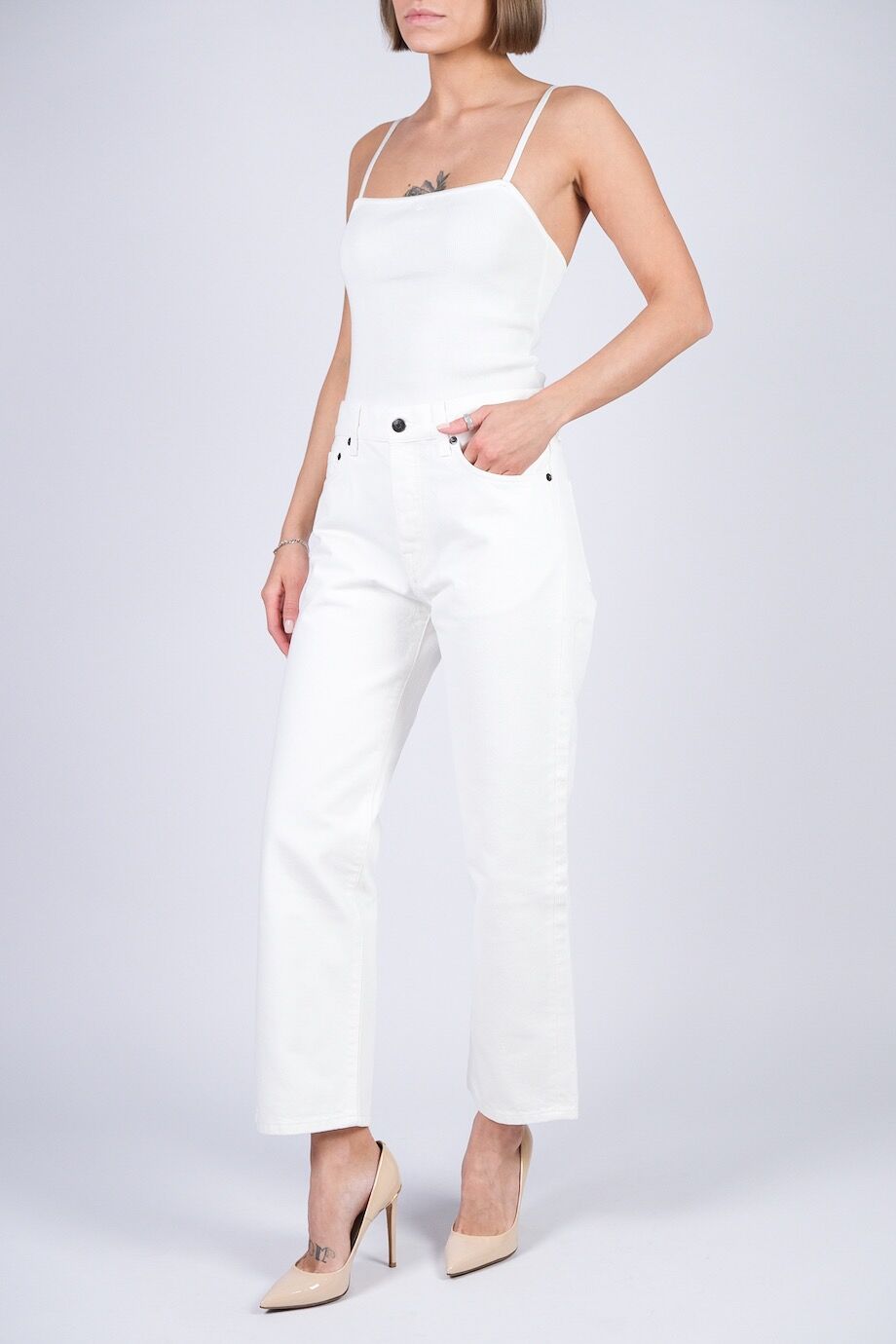 image 1 Укороченные джинсы белого цвета