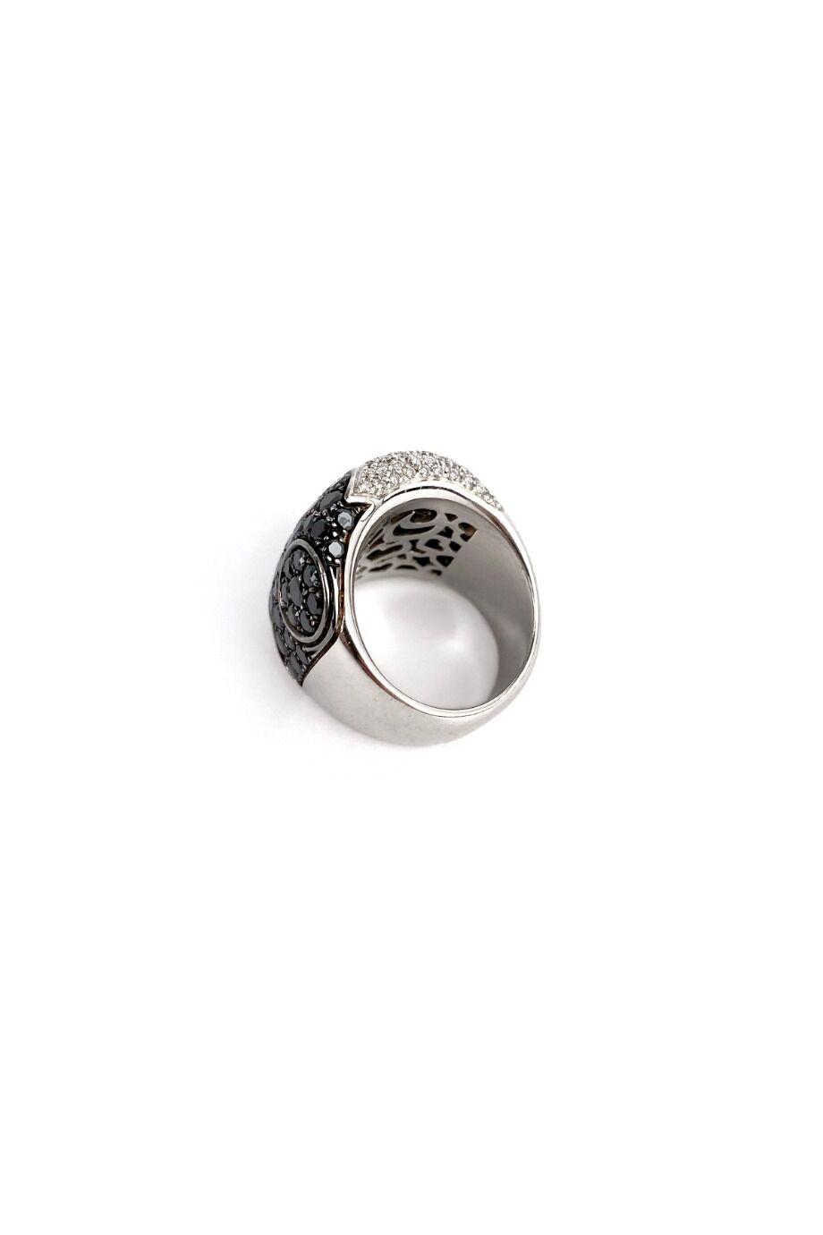 image 4 Кольцо с чёрными и белыми бриллиантами