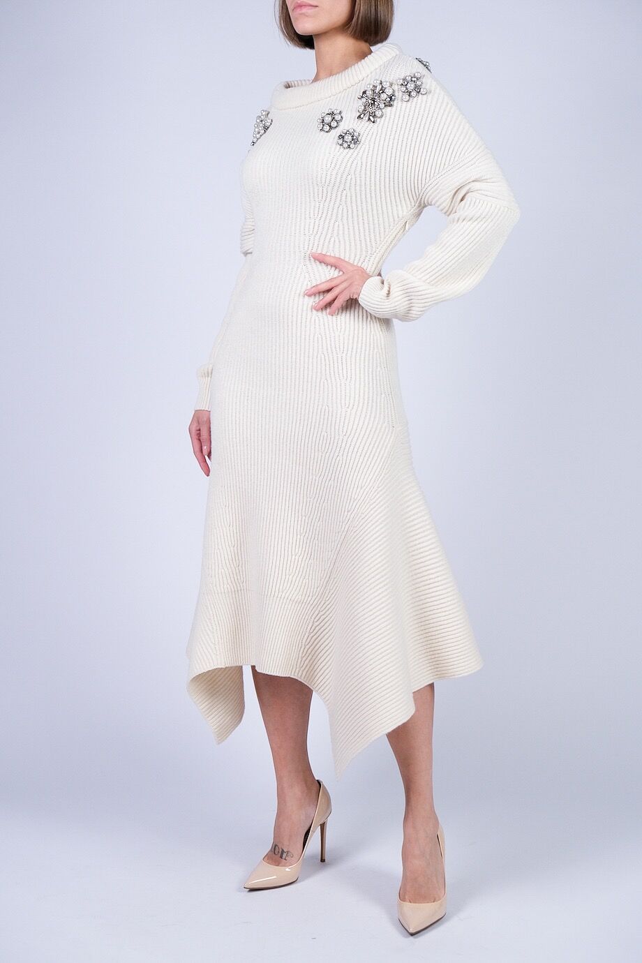 image 2 Вязаное платье молочного цвета с декором