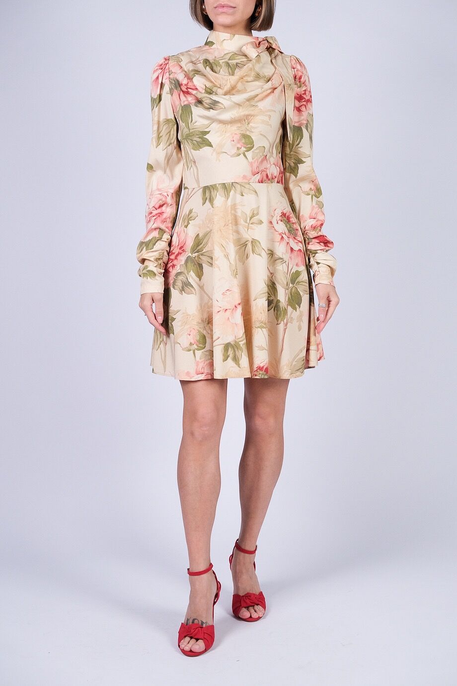 image 1 Платье бежевого цвета с цветочным принтом и длинным рукавом