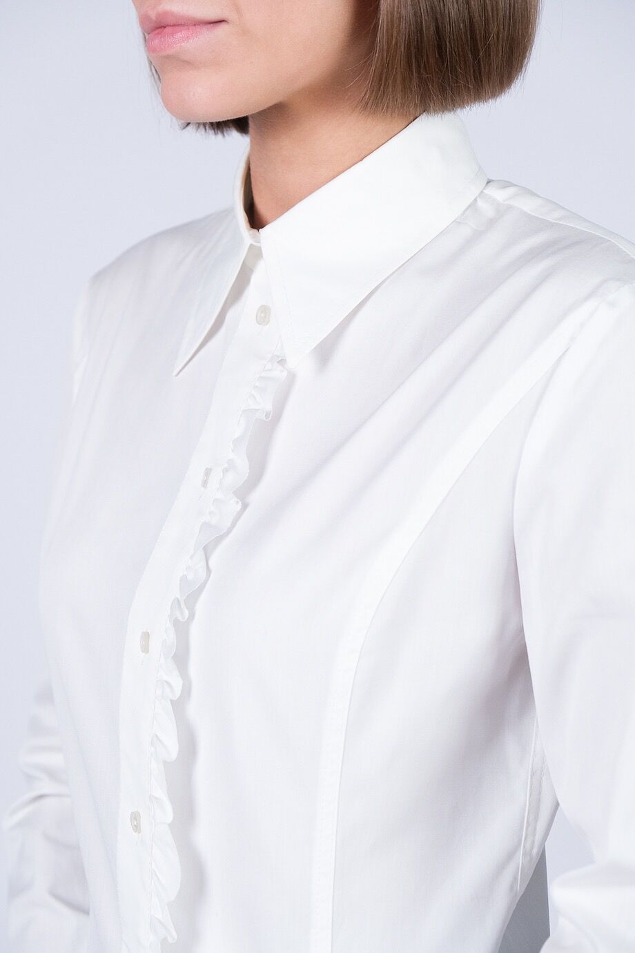 image 4 Рубашка белого цвета с оборками