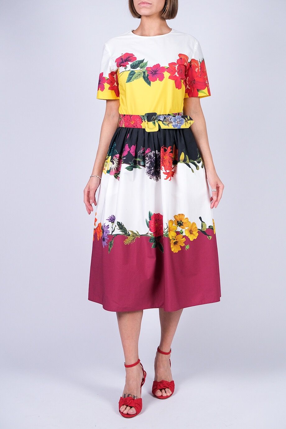 image 1 Платье комбинированное по цвету с цветочным принтом