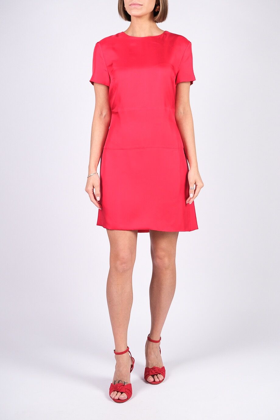 image 1 Платье красного цвета с короким рукавом и поясом