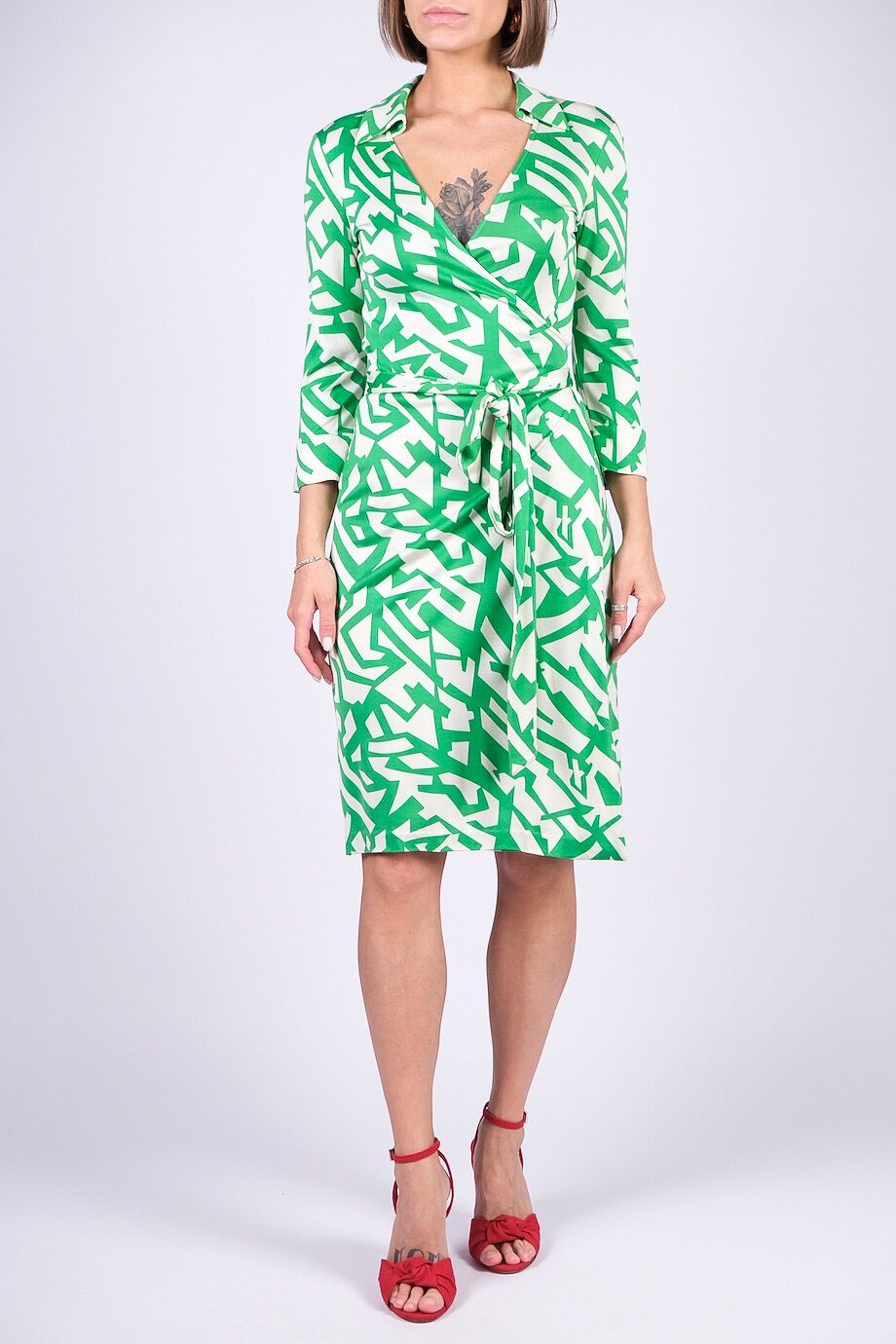 image 1 Платье на запах с зеленым принтом