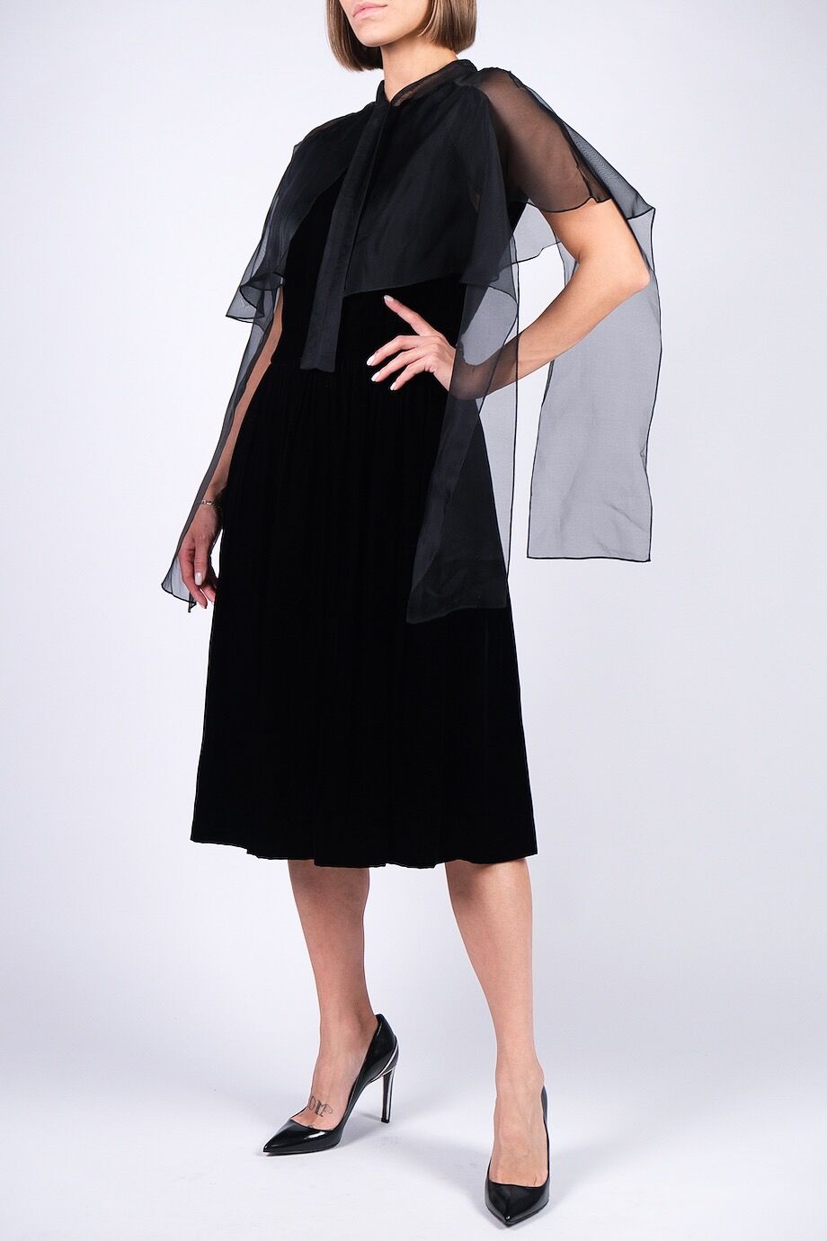 image 2 Велюровое платье чёрного цвета с вставками из шёлка