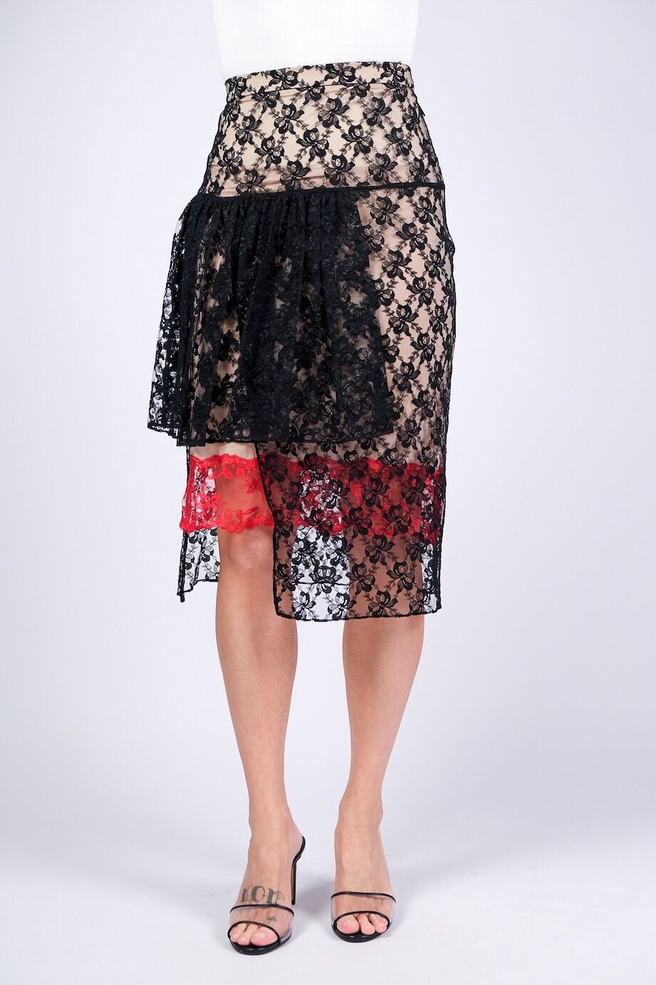 image 2 Кружевная юбка чёрного цвета с красной вставкой
