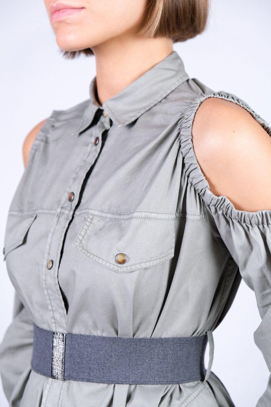 image 3 Рубашка цвета хаки с открытыми плечами и поясом