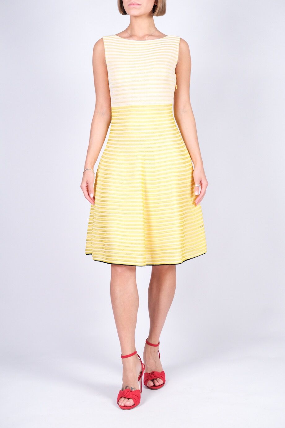 image 1 Трикотажное платье без рукавов желтого цвета