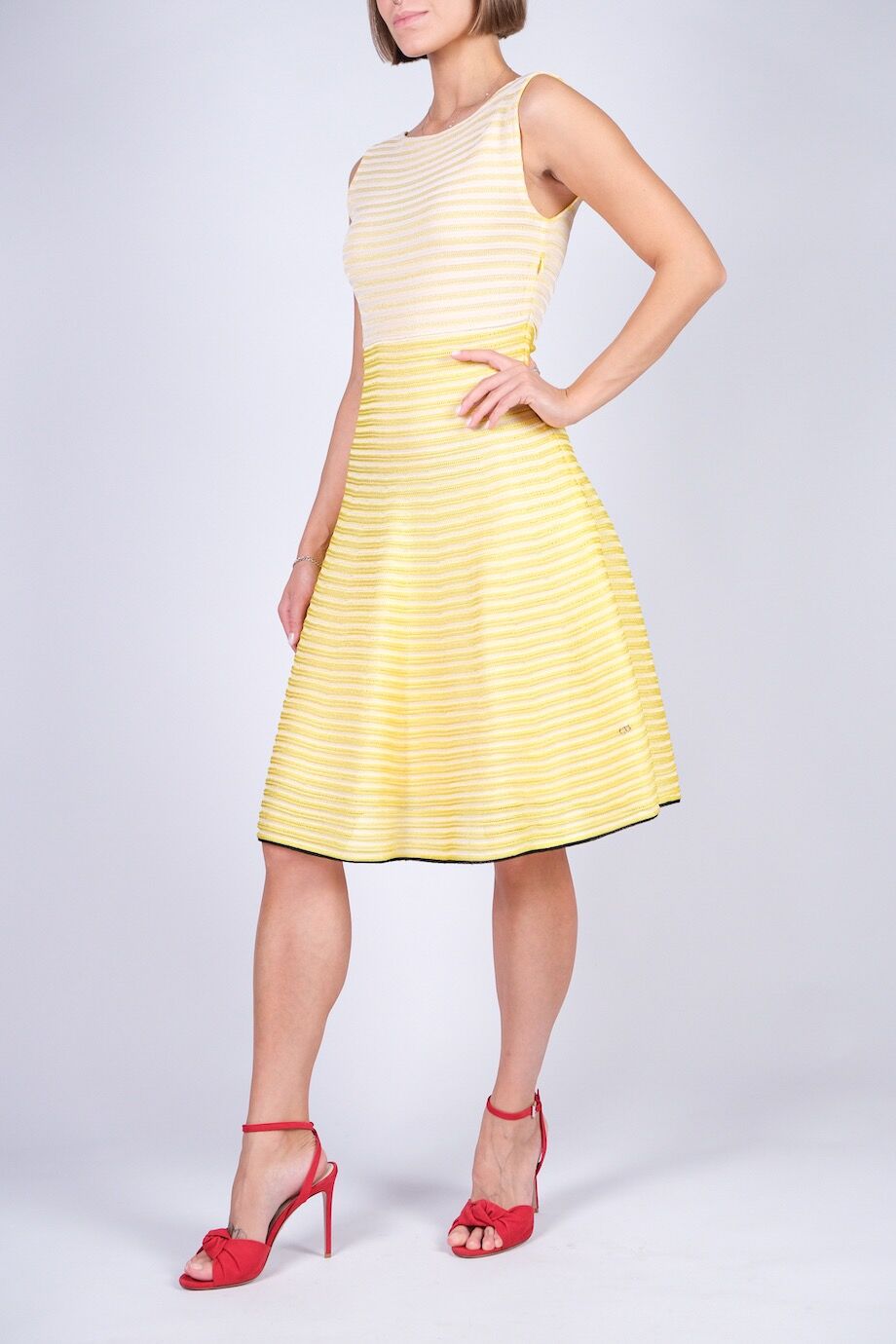 image 2 Трикотажное платье без рукавов желтого цвета