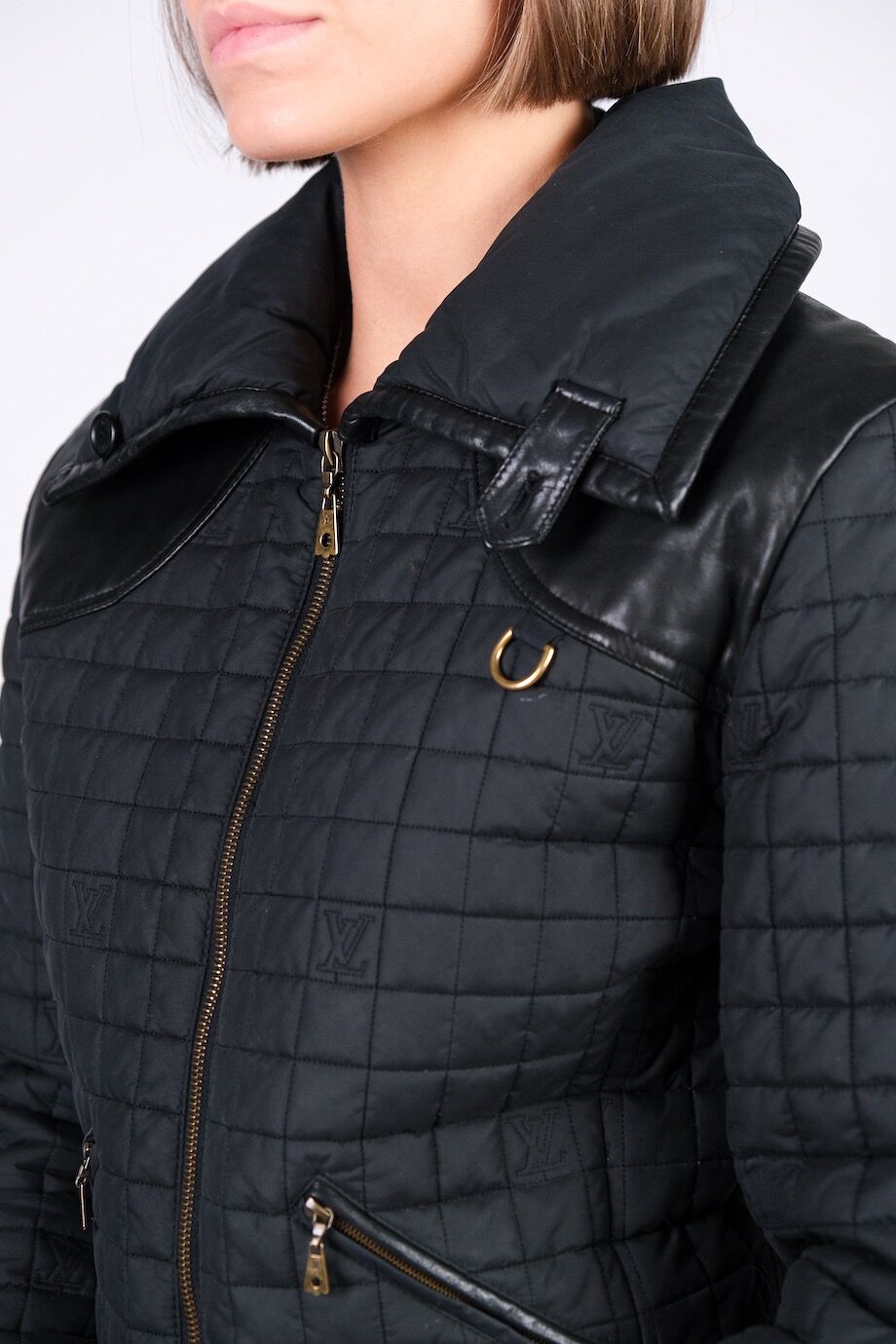 image 4 Стеганая куртка черного цвета с вставками из кожи