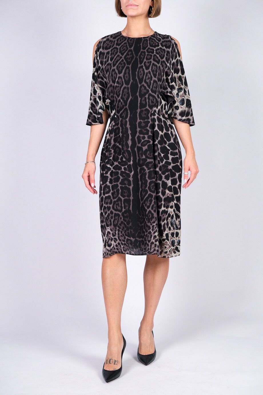 image 1 Шелковое платье в серый леопардовый принт