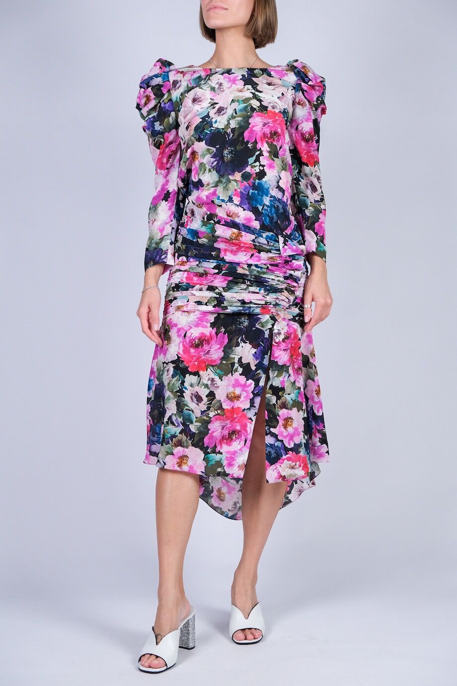 image 1 Шелковое платье с цветочным принтом и вырезом на спине