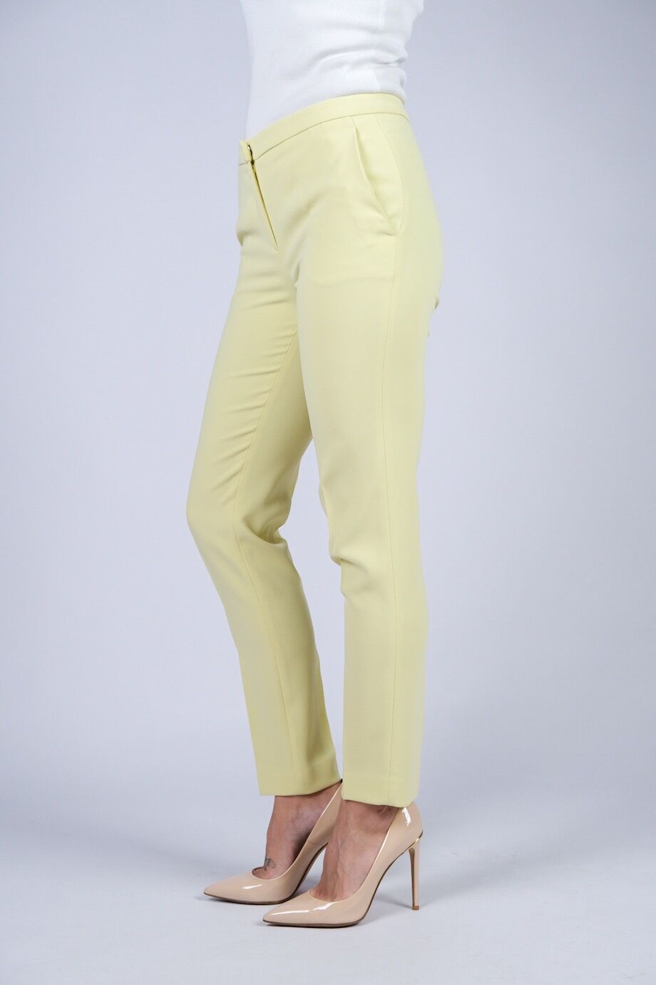 image 3 Зауженные брюки желтого цвета