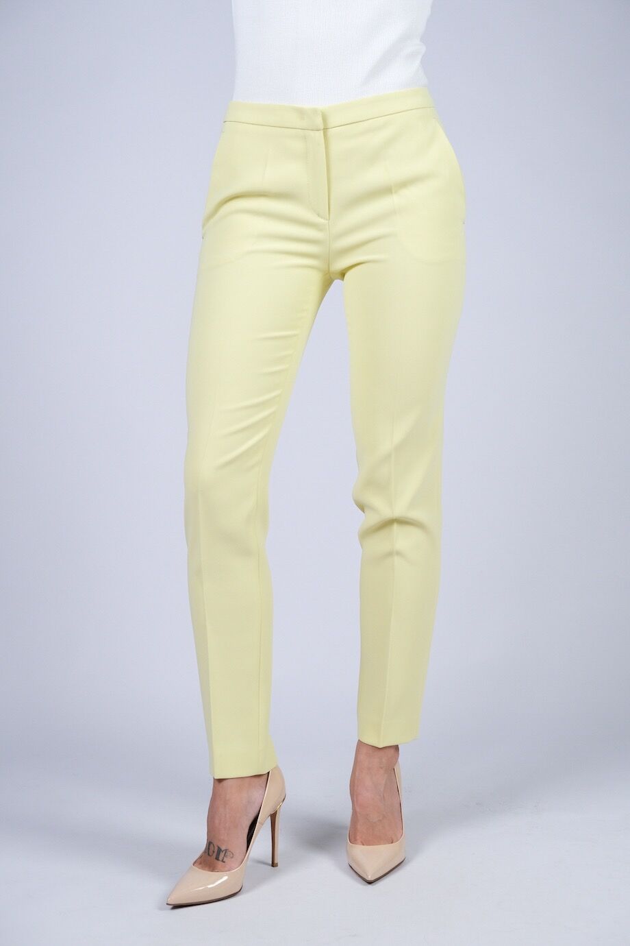 image 2 Зауженные брюки желтого цвета