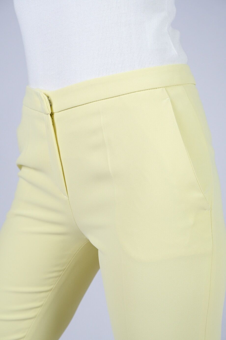 image 5 Зауженные брюки желтого цвета