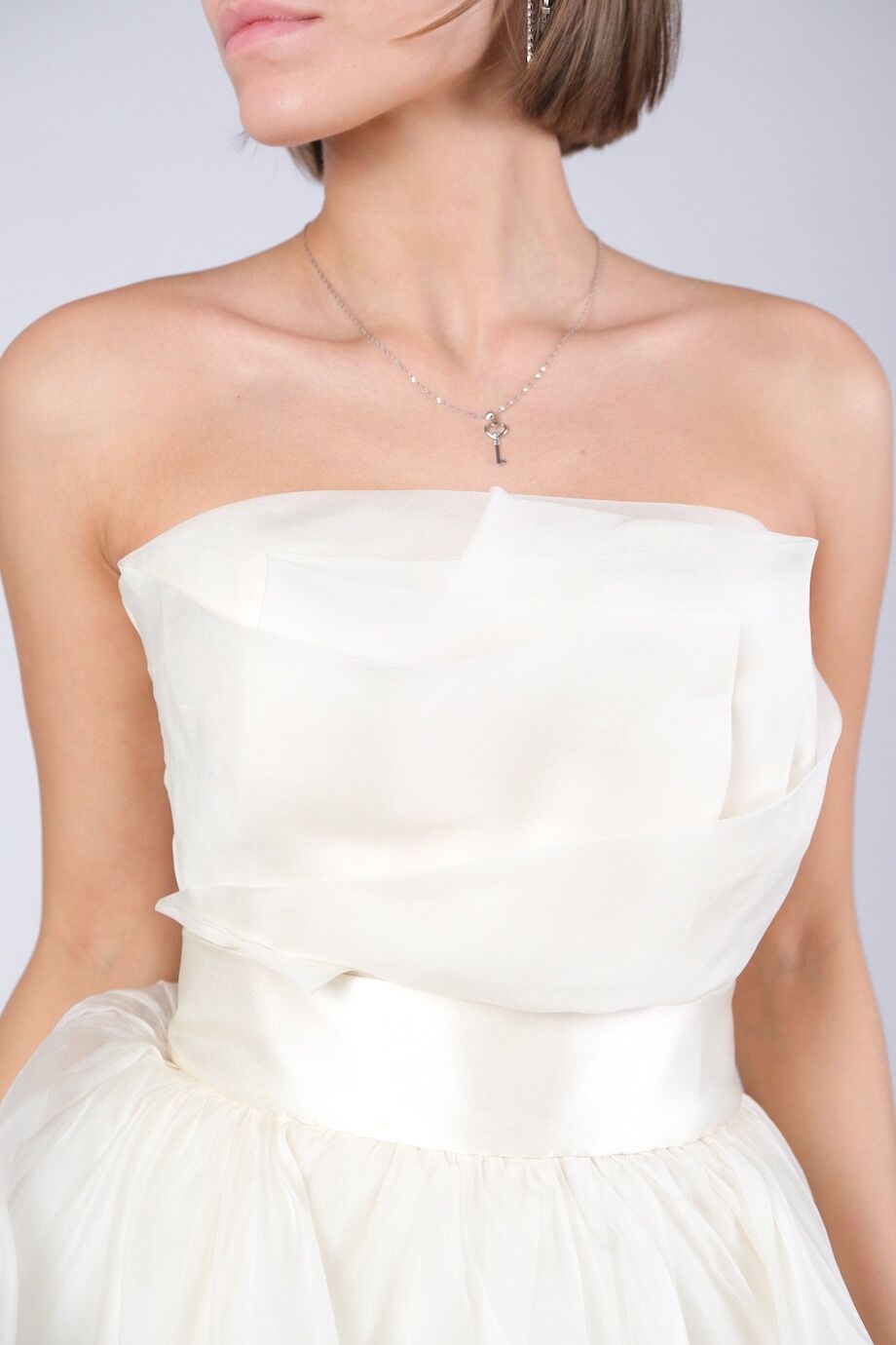 image 4 Свадебное платье цвета шампань с открытыми плечами