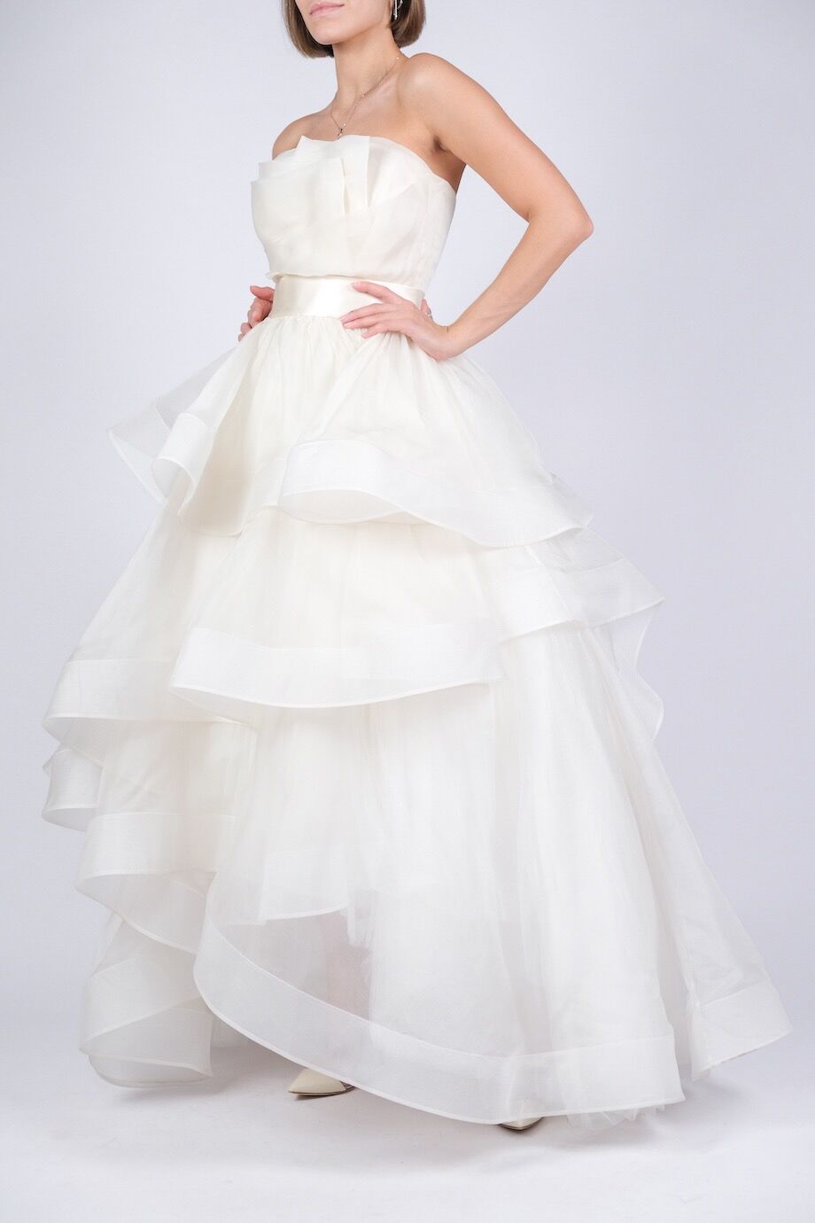 image 2 Свадебное платье цвета шампань с открытыми плечами