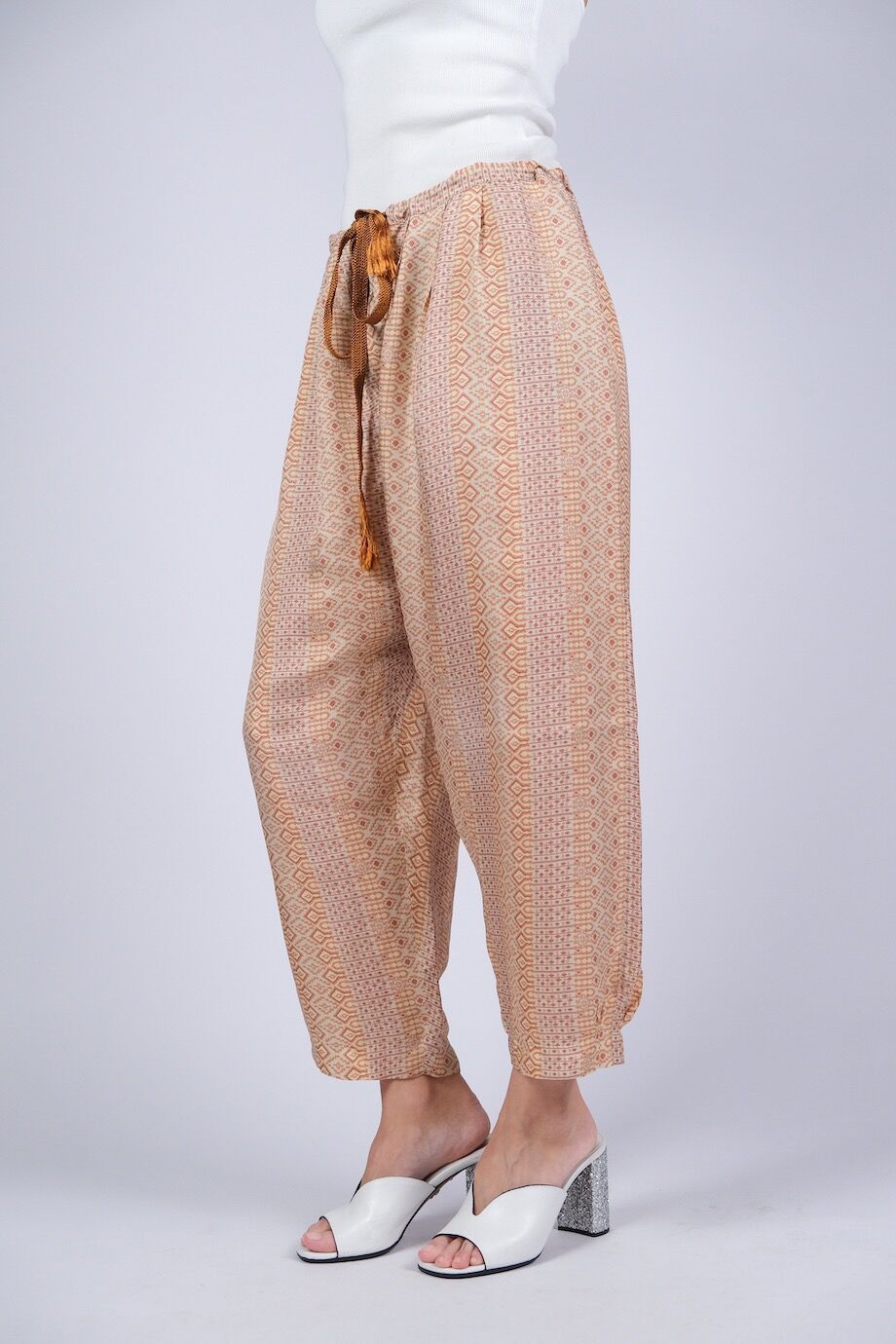 image 3 Укороченные шелковые брюки с орнаментом оранжевого цвета