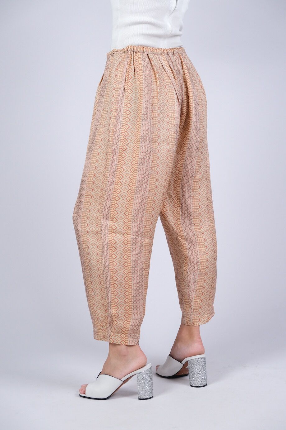image 4 Укороченные шелковые брюки с орнаментом оранжевого цвета