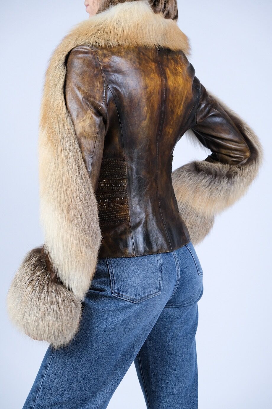 image 3 Кожаная куртка коричневого цвета с мехом
