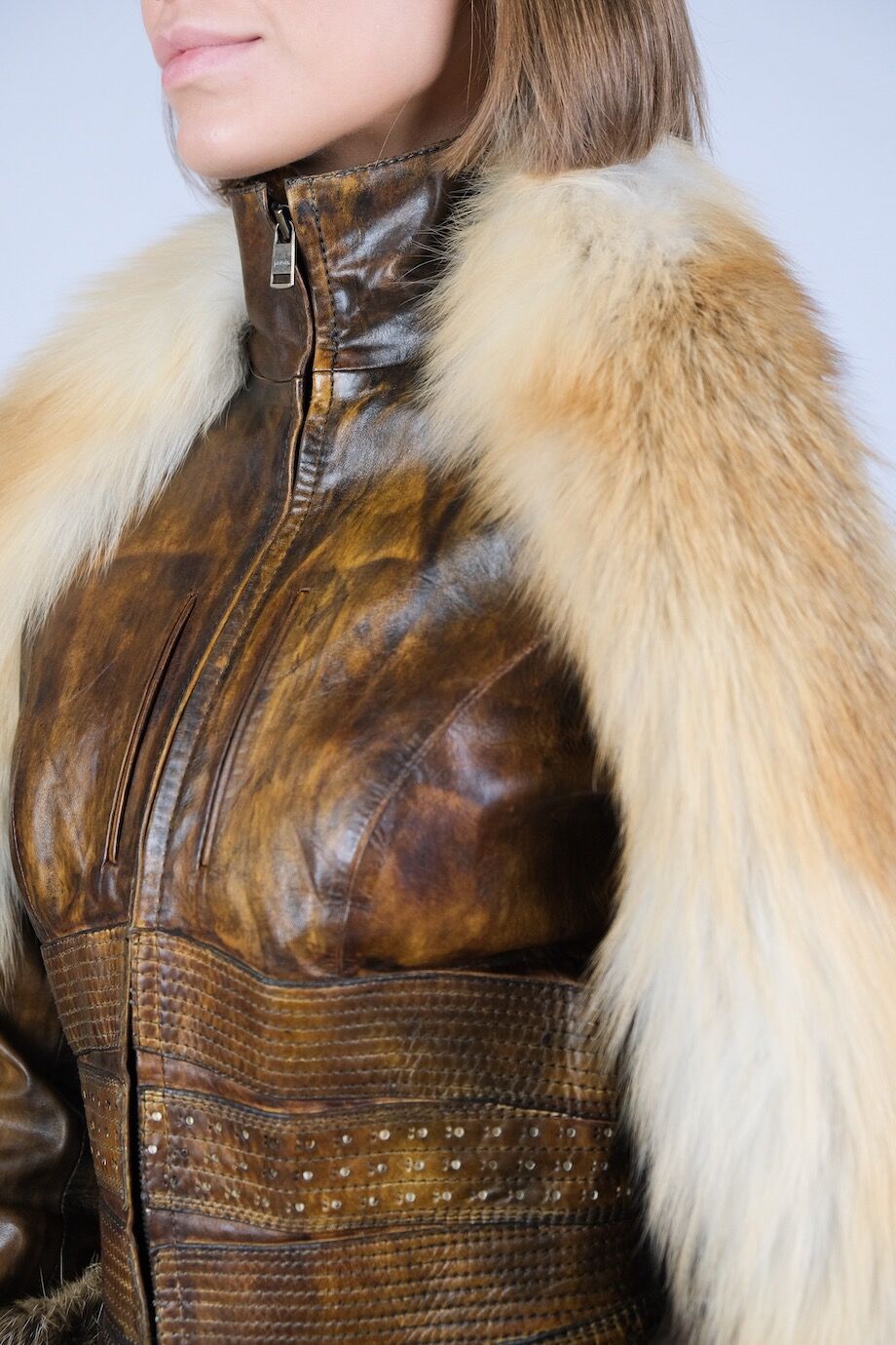 image 4 Кожаная куртка коричневого цвета с мехом