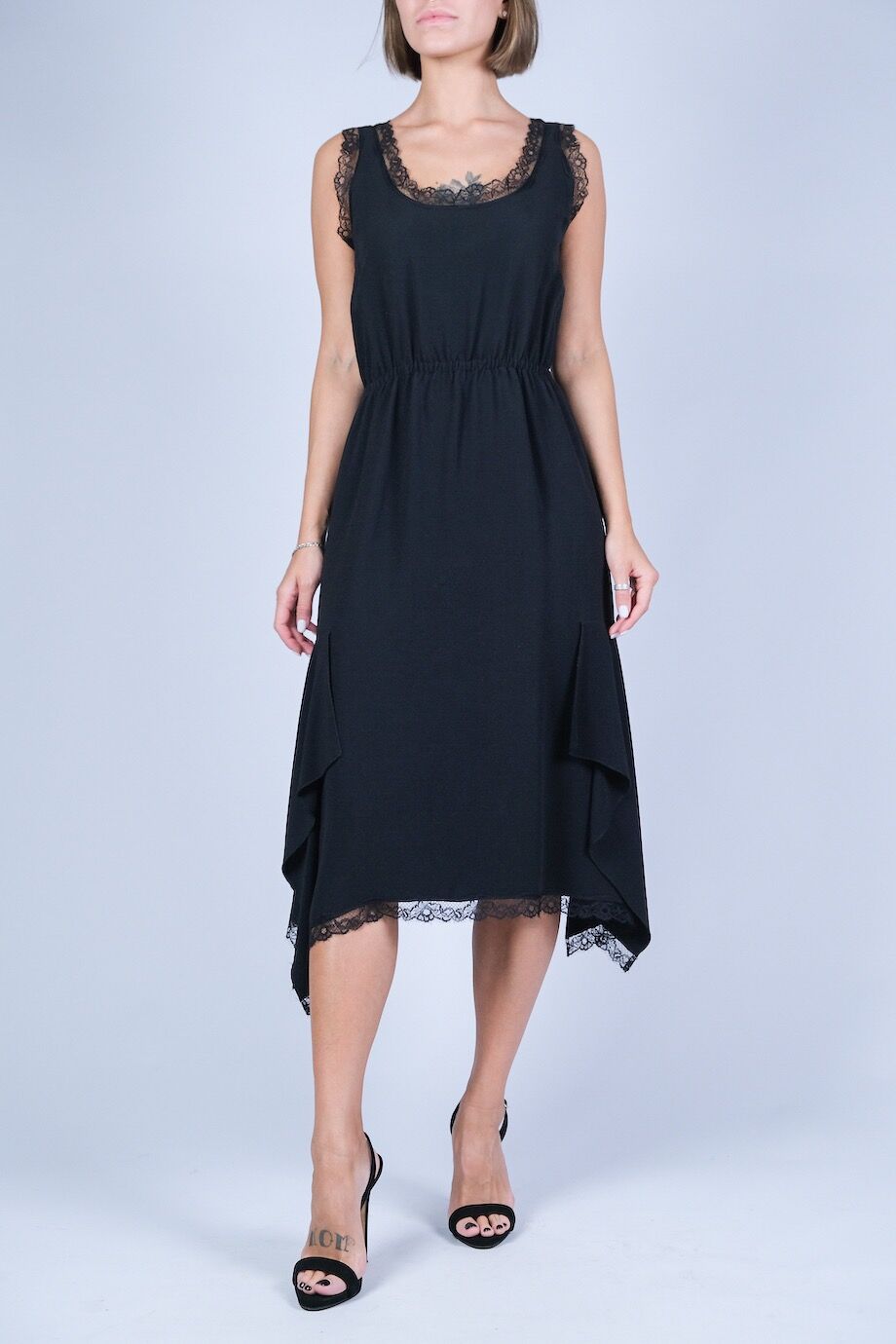 image 1 Платье ассиметричного кроя чёрного цвета с кружевом