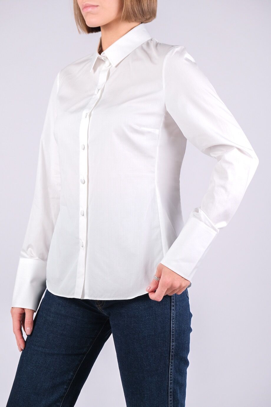 image 2 Рубашка белого цвета с широкими манжетами