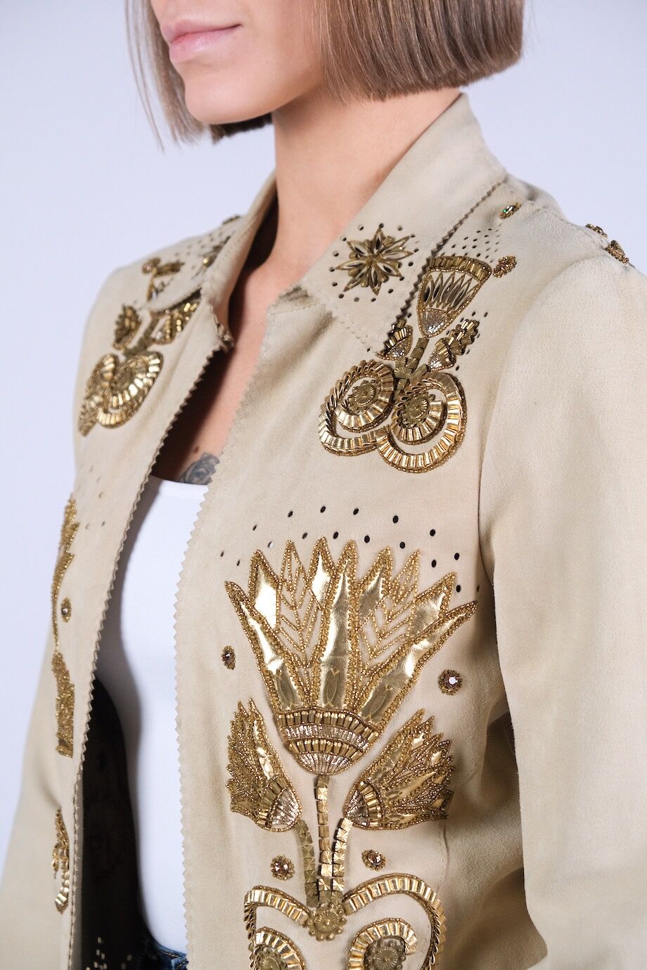 image 4 Замшевая куртка с золотой аппликацией