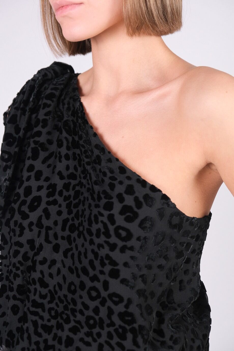 image 4 Платье мини чёрного цвета на одно плечо