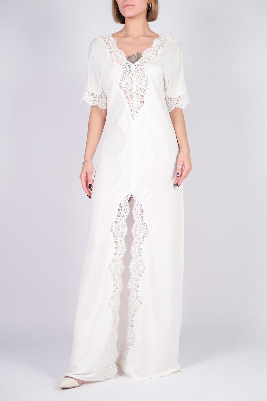 image 1 Платье в пол белого цвета с кружевной отделкой