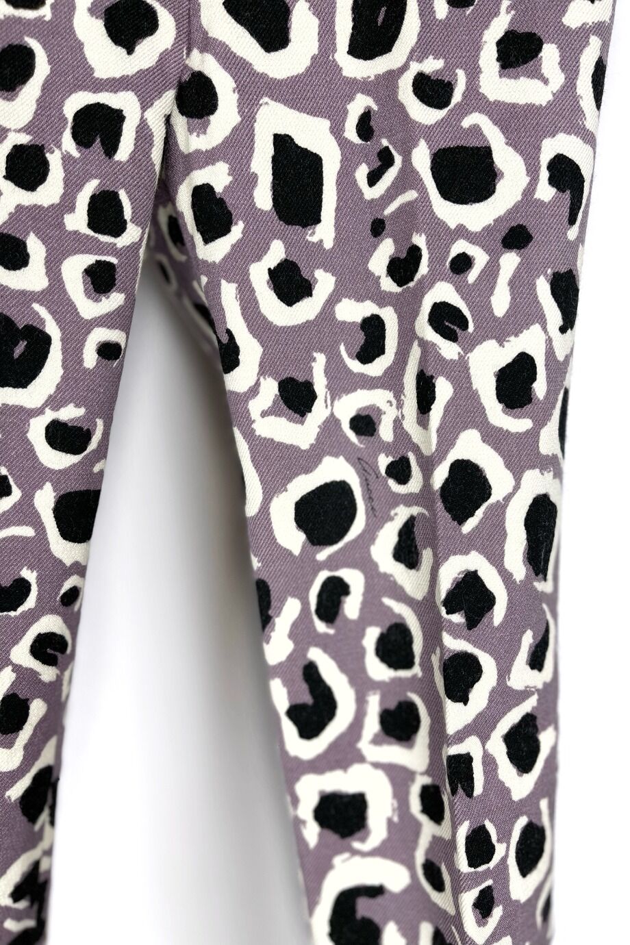 image 2 Детские брюки сиреневого цвета с леопардовым принтом