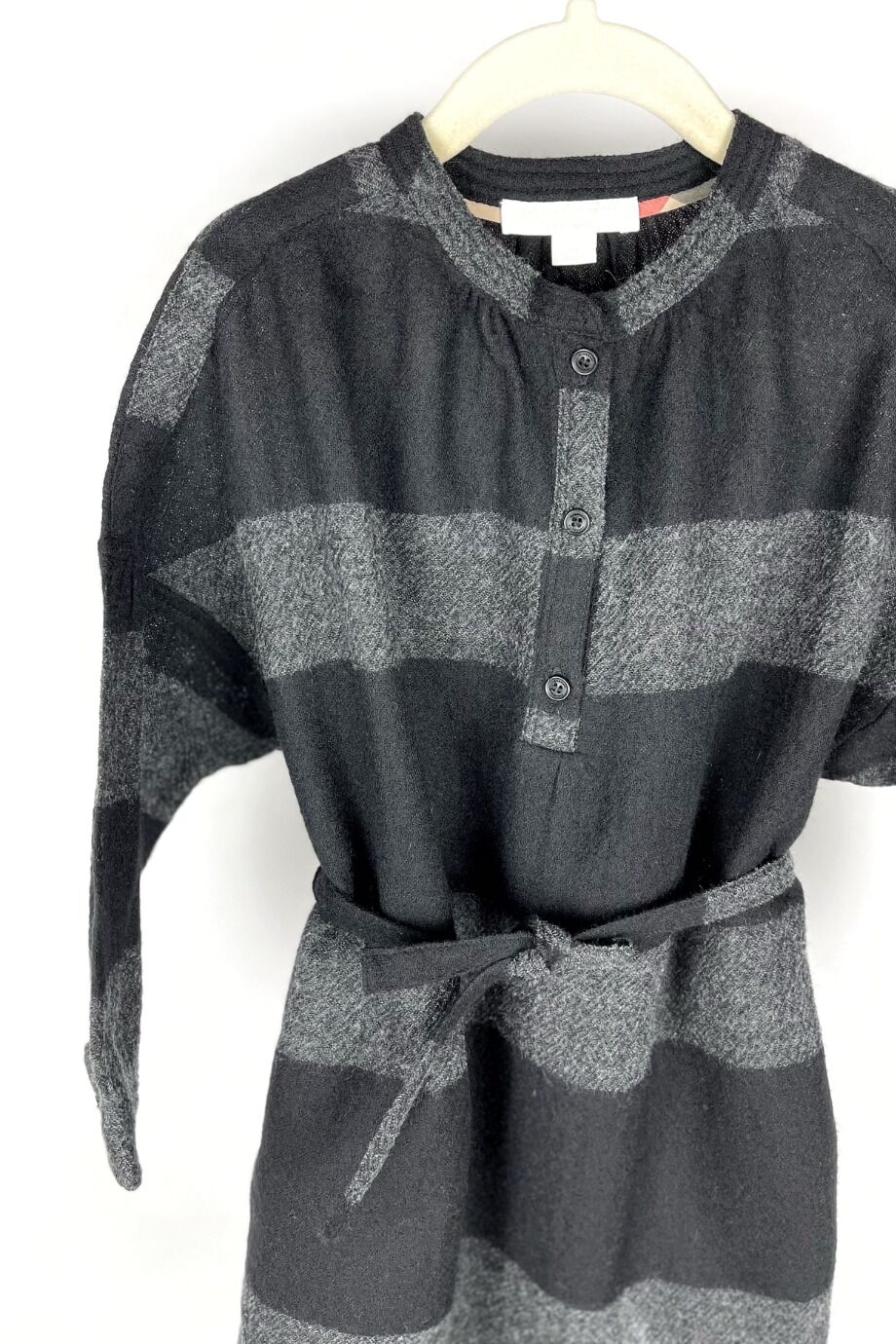 image 2 Детское платье-туника в черно-серую широкую полоску