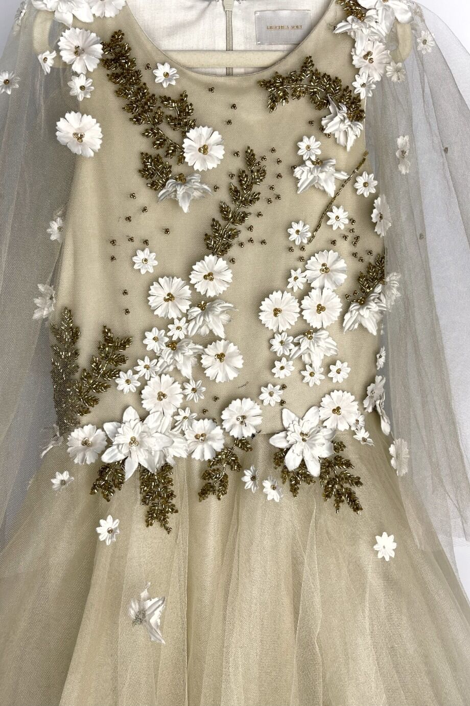 image 2 Детское платье в пол из сетки бежевого цвета расшитое цветами