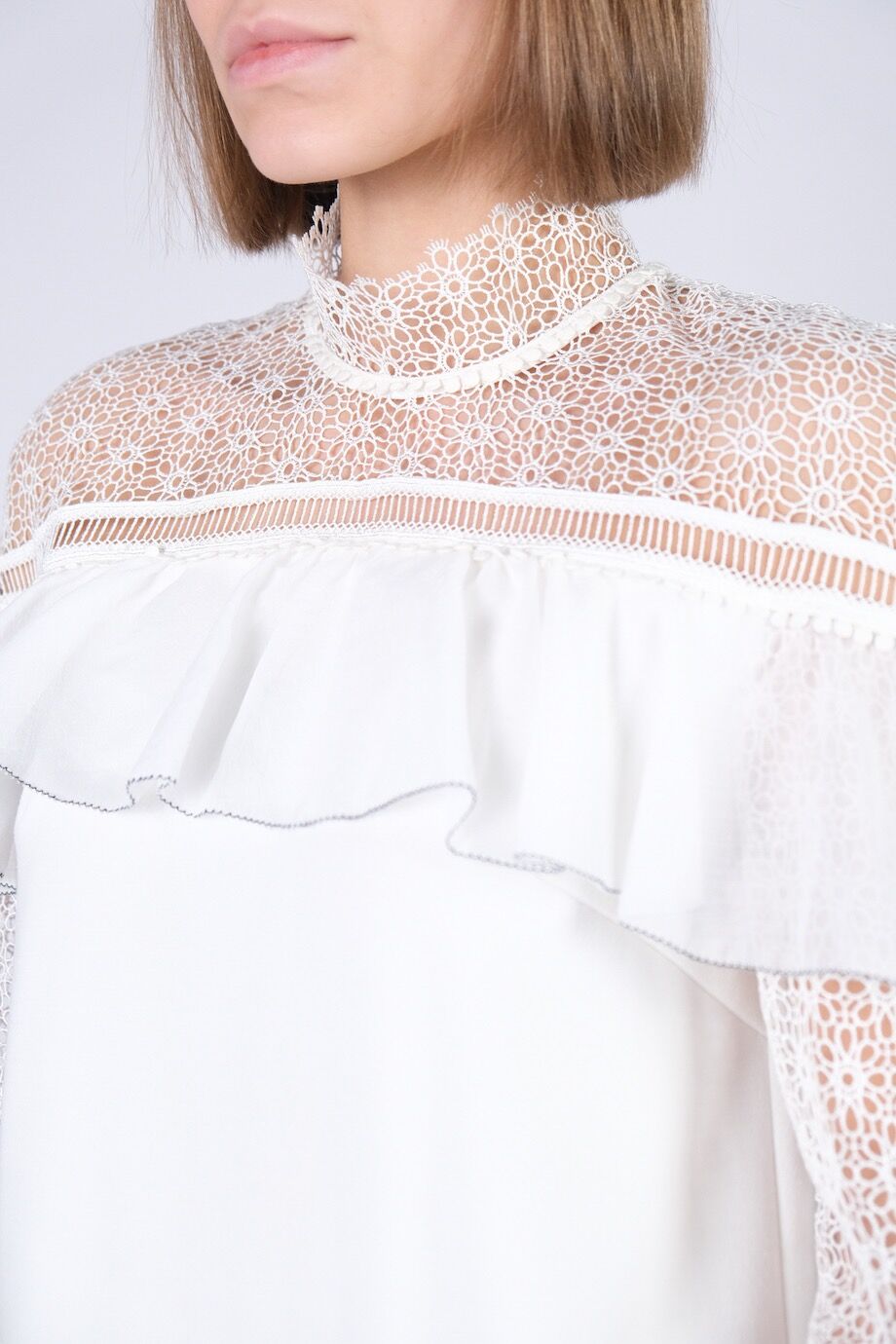 image 4 Платье мини белого цвета с длинным рукавом