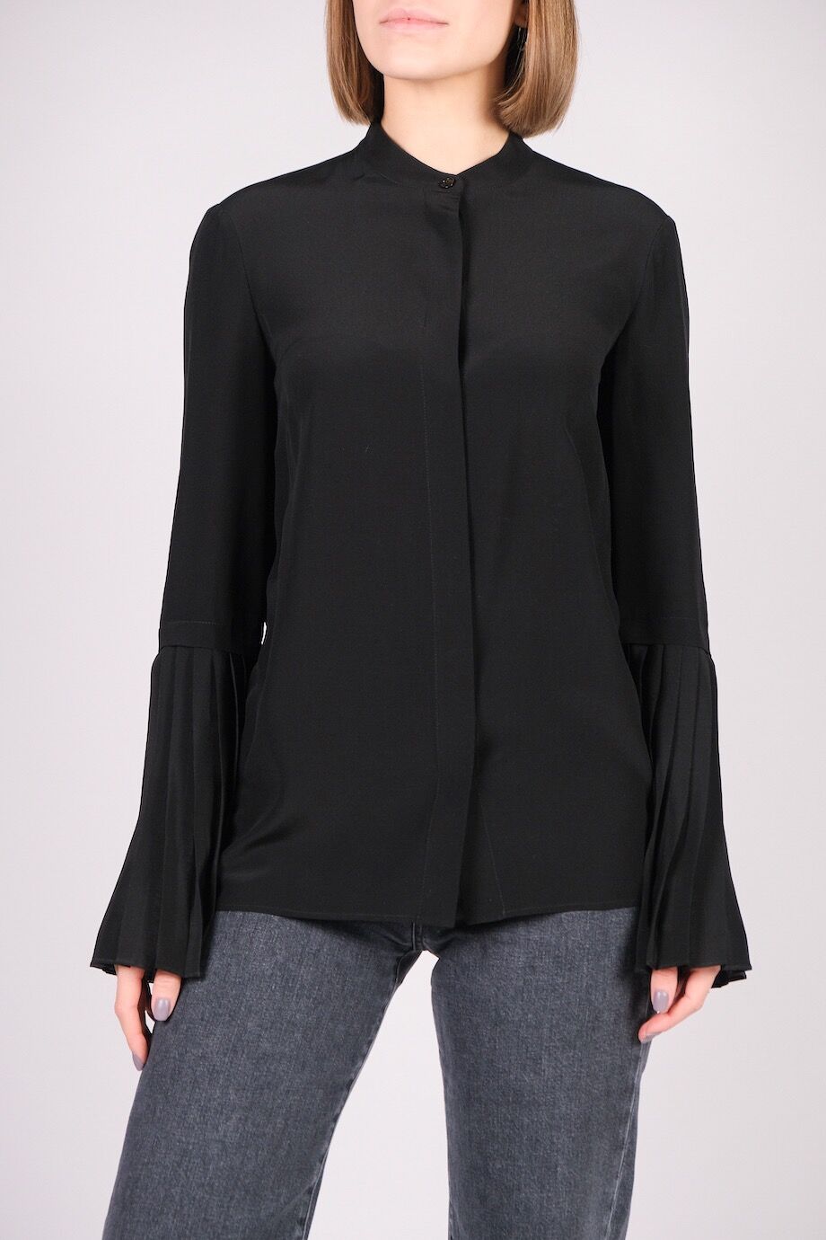 image 1 Шелковая блуза черного цвета с рукавами плиссе