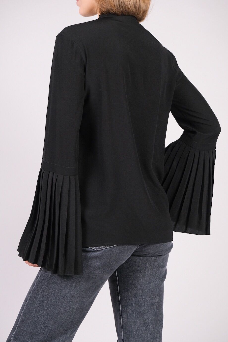 image 3 Шелковая блуза черного цвета с рукавами плиссе