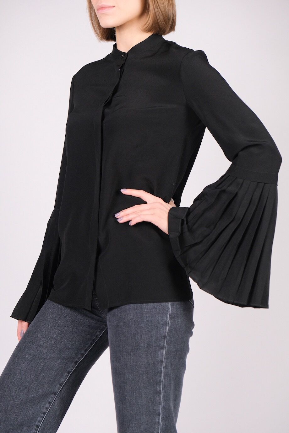 image 2 Шелковая блуза черного цвета с рукавами плиссе