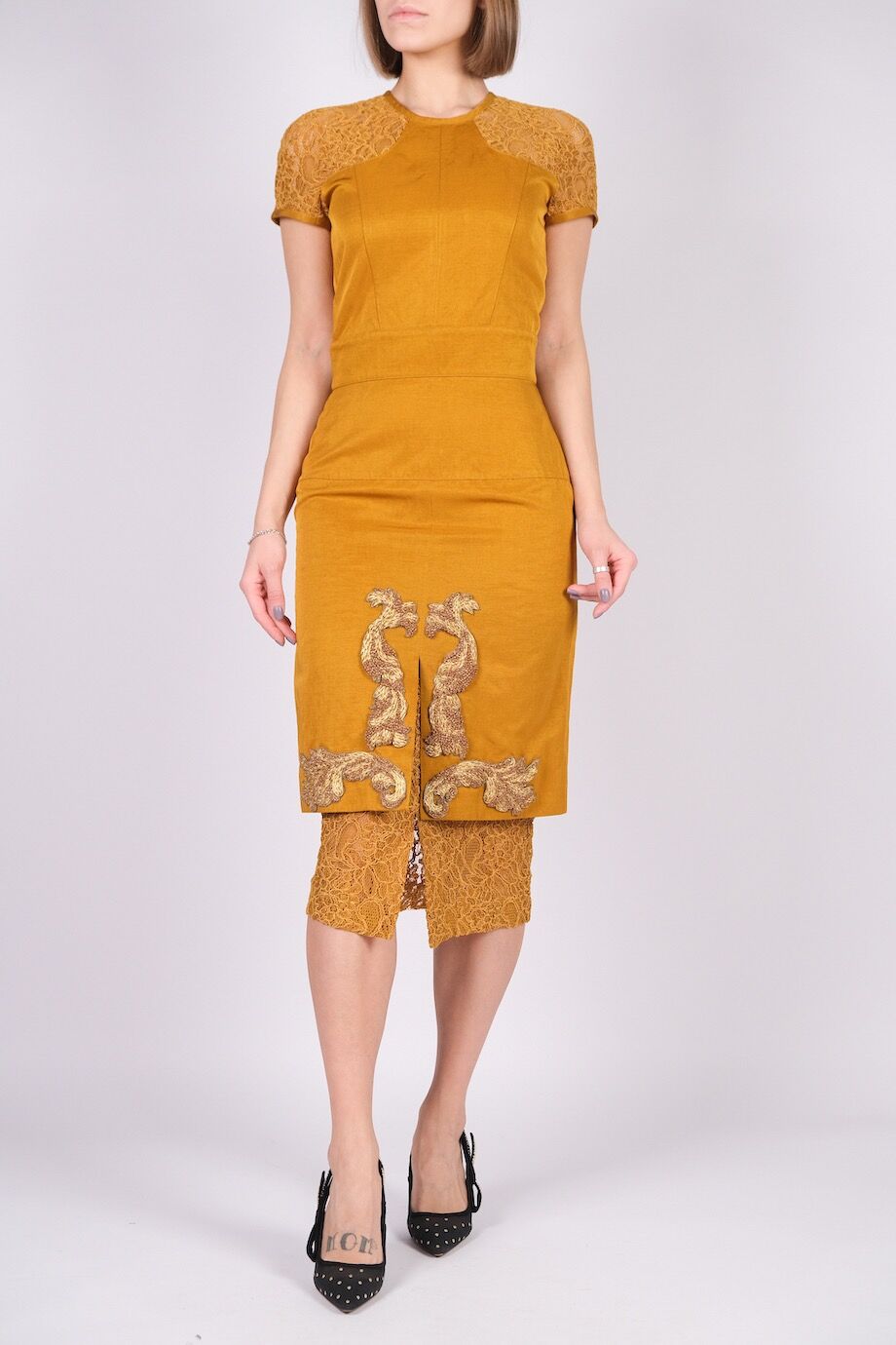 image 1 Платье горчичного цвета с кружевной вставкой