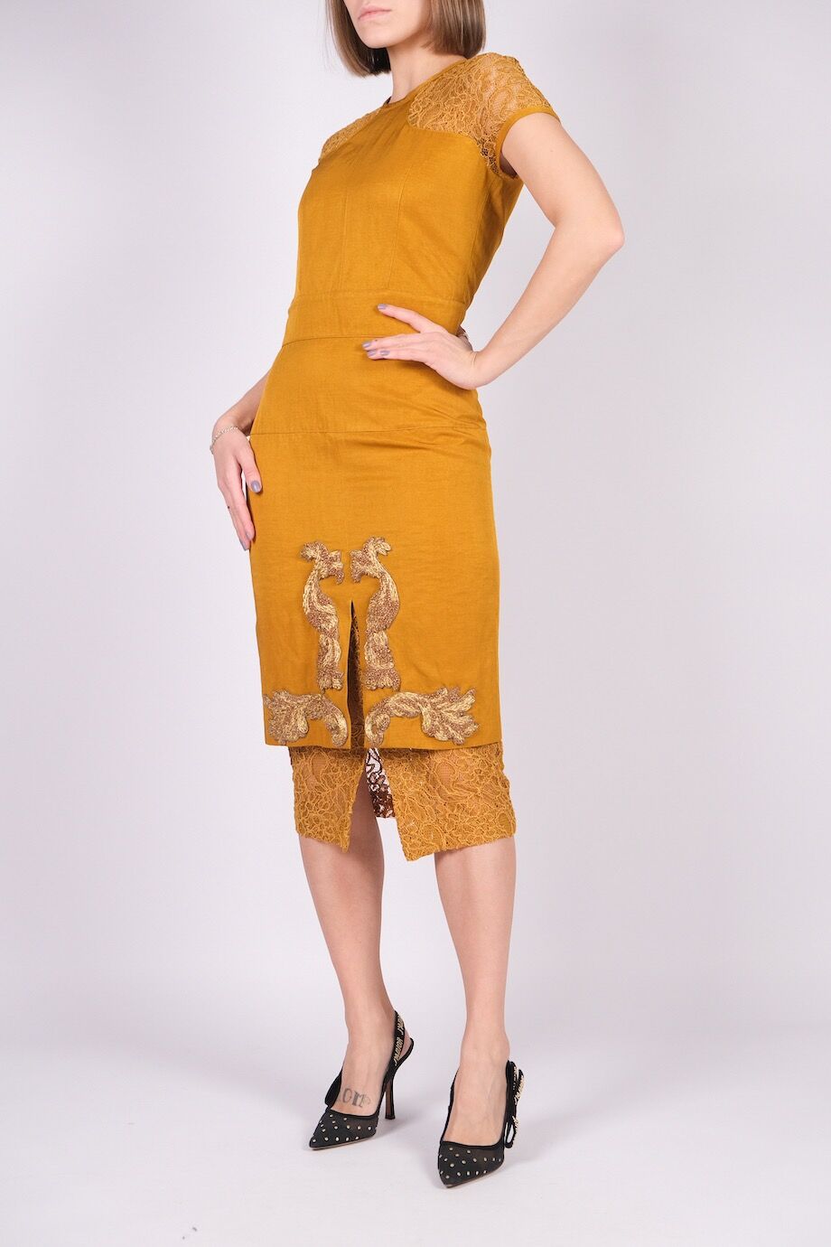 image 2 Платье горчичного цвета с кружевной вставкой