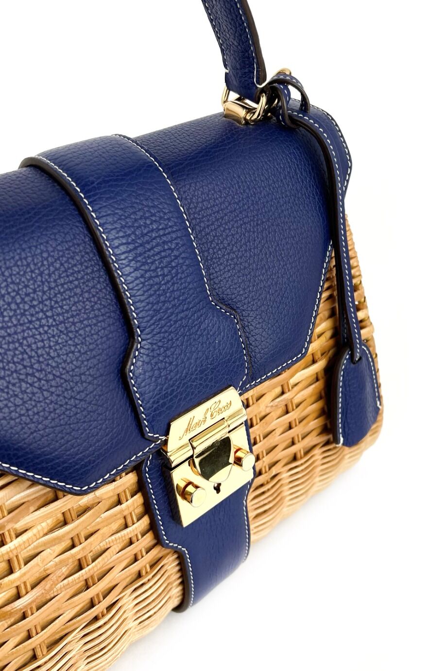 image 4 Плетеная сумка с кожаной вставкой синего цвета