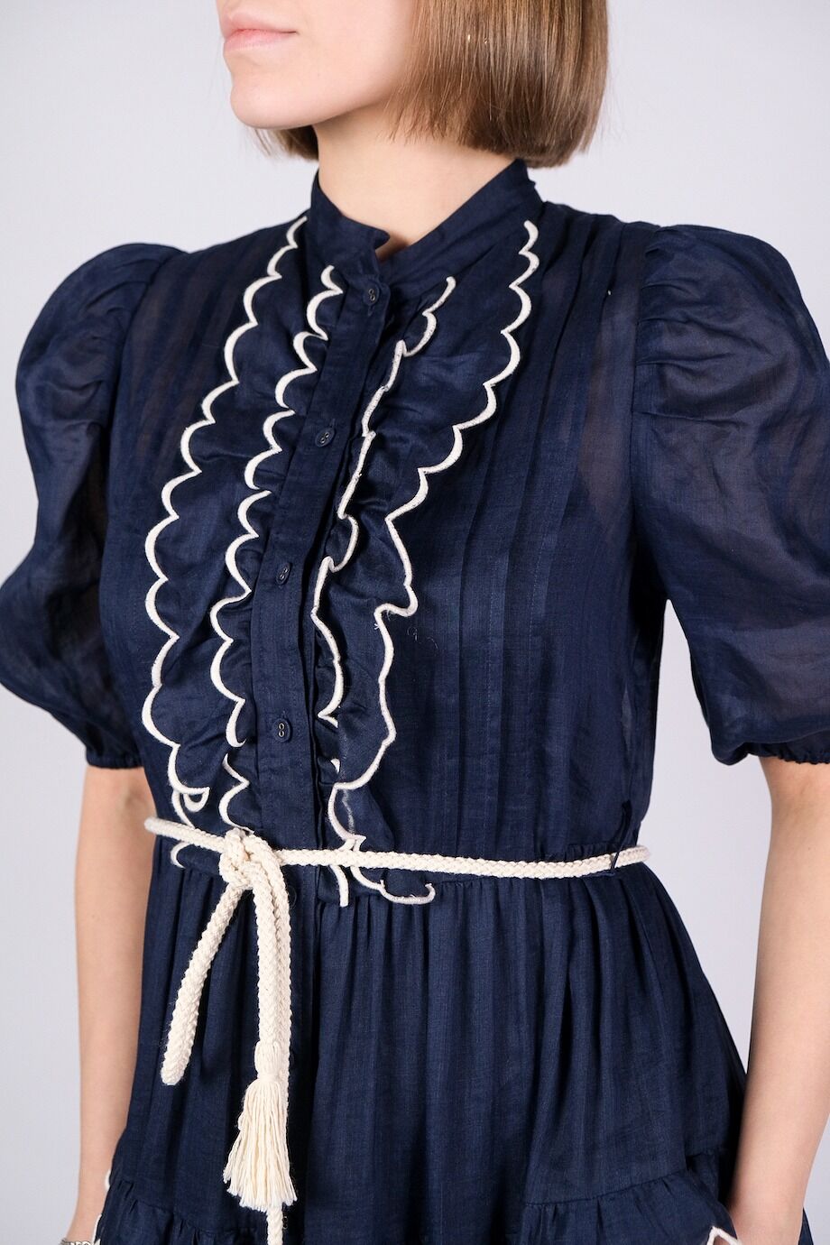 image 4 Платье темно-синего цвета с белой окантовкой