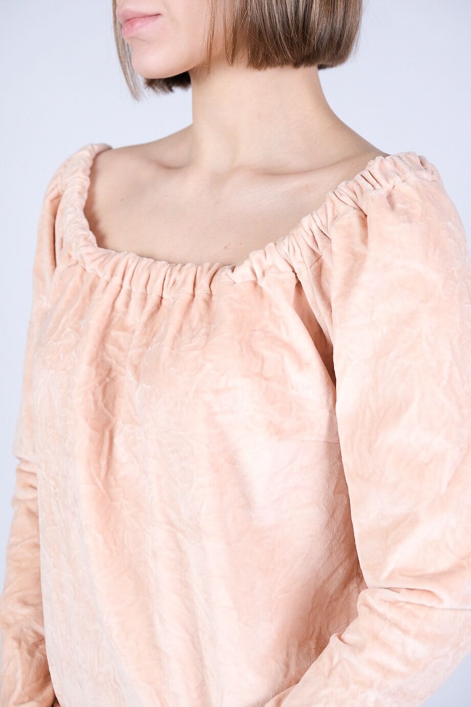 image 4 Бархатное платье персикового цвета