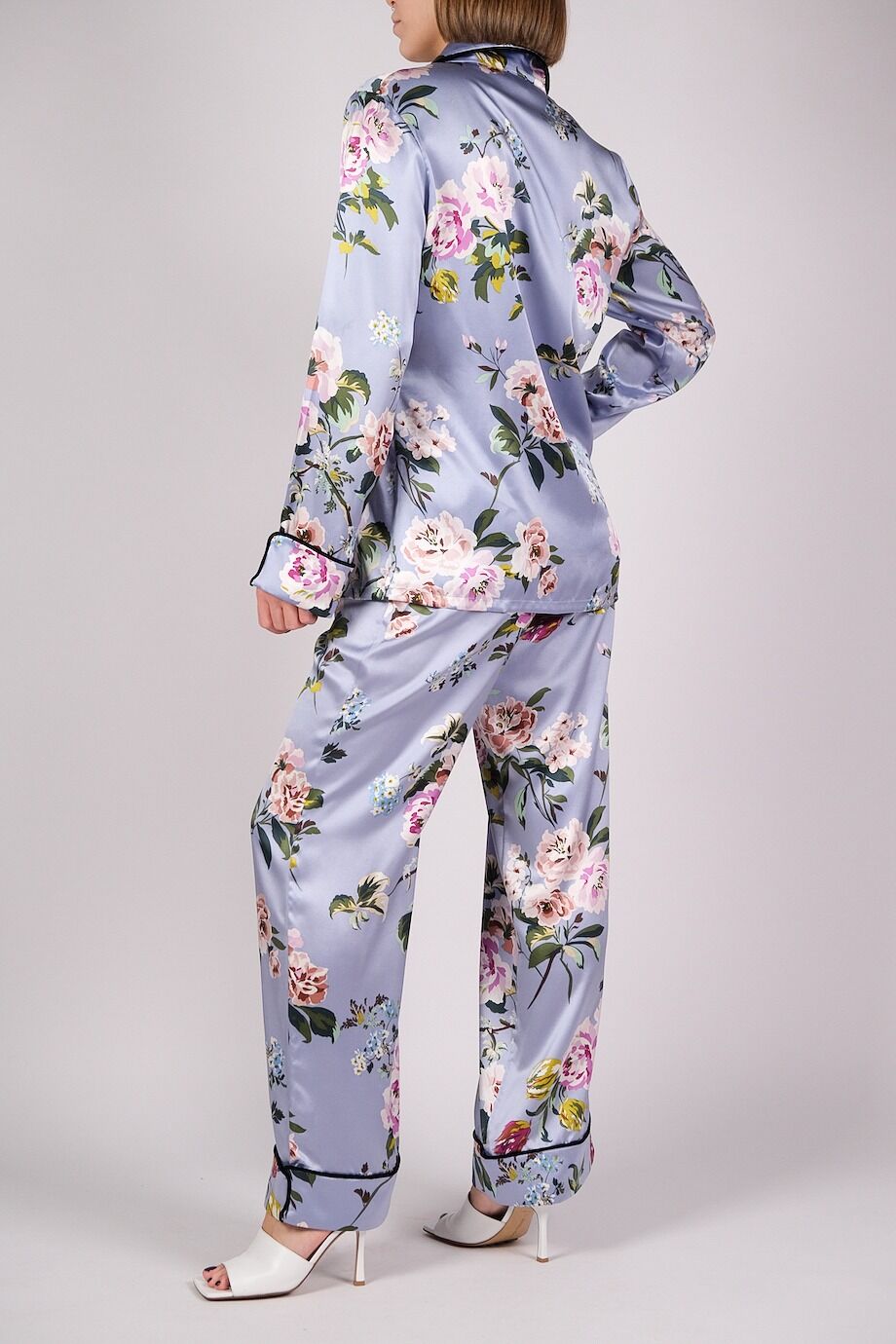 image 3 Шелковый костюм в пижамном стиле лавандового цвета