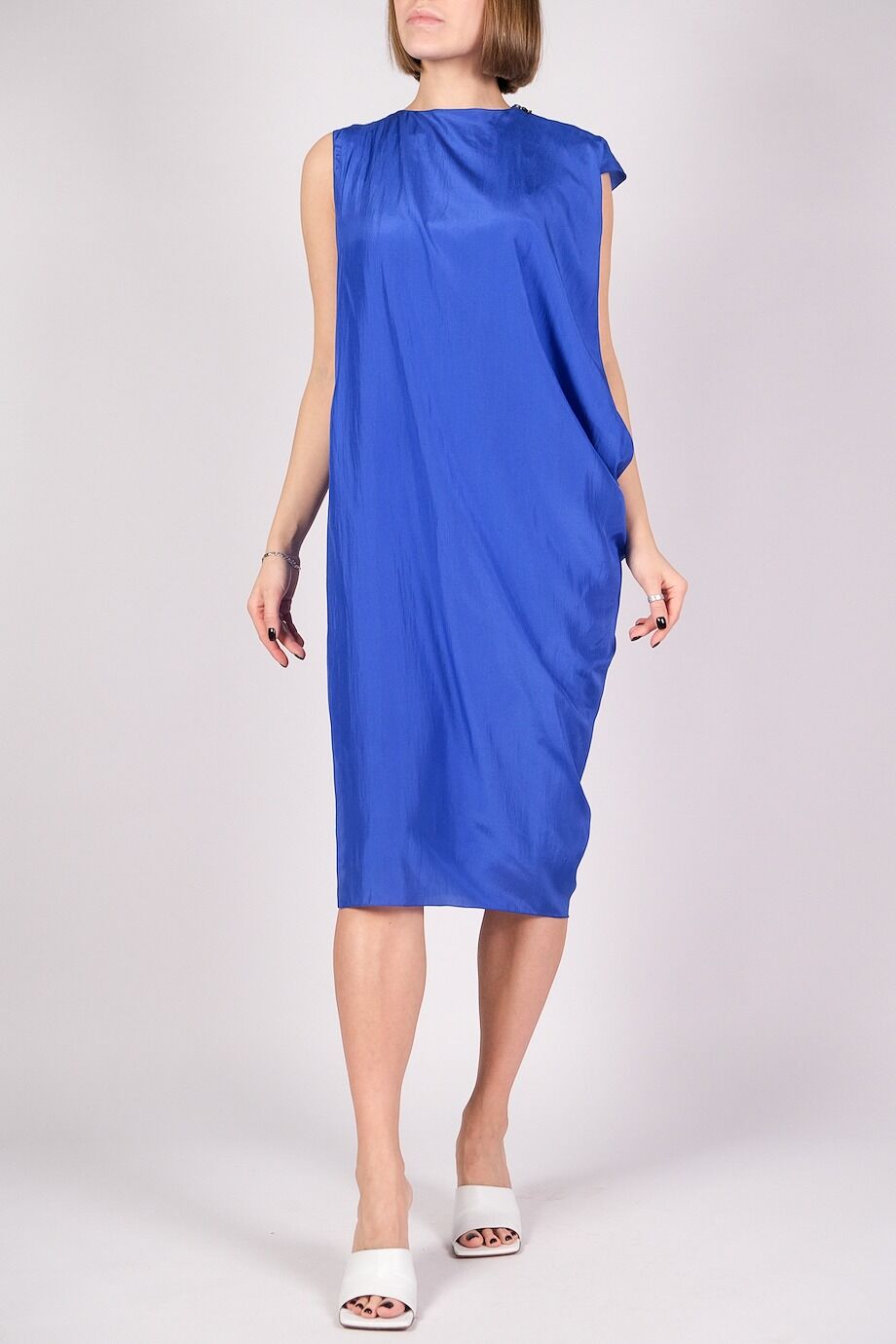 image 1 Шелковое платье синего цвета с драпировкой